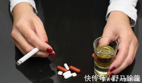 心肌缺血|睡觉时，身体若有5种异常表现，多半是体内有血栓了，需重视