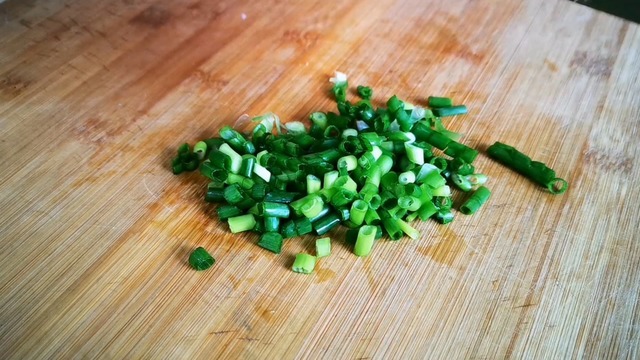 煮面条时，开水下锅就错了，教你一招，面条爽滑劲道，真好吃