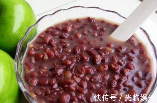 煮红豆时,还在傻傻提前用水浸泡掌握这个诀窍,红豆快速开花