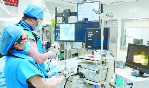 胡爷爷|“鸽子蛋”大的胆结石 不动刀就拿下了