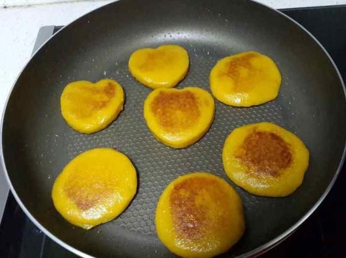 外行|做南瓜饼,外行才只用糯米粉多加2样,外酥里嫩真好吃