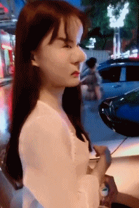 |搞笑GIF趣图姑娘,你这样子找不到对象的!