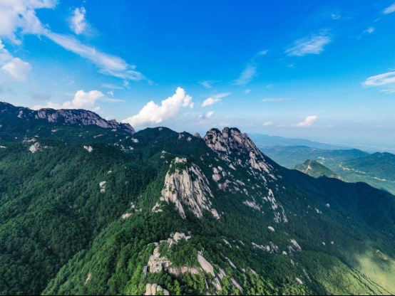 世上有一处神奇景观 叫做天柱山“六月雪”