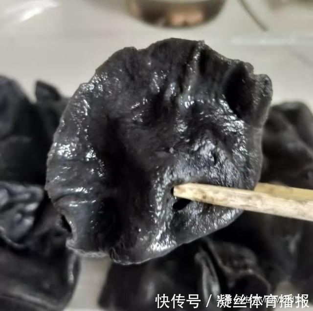王孟英|靠海边的人真有口福，这种黑暗美食常吃对身体大有好处尤其是女性