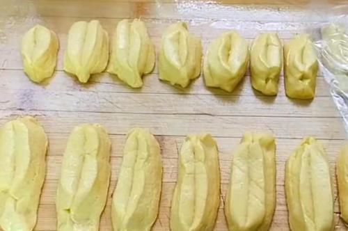  玉米面|玉米面别烙饼啦，试试这样做，3元成本做1筐，小巧迷你，比肉还香