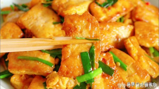  光盘|这样的炒豆腐，全家老小最喜欢，香嫩入味又下饭，上桌瞬间就光盘