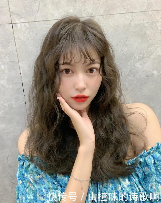 2020秋冬流行全头烫发型20款，蓬松保暖又洋气，你烫同款了吗