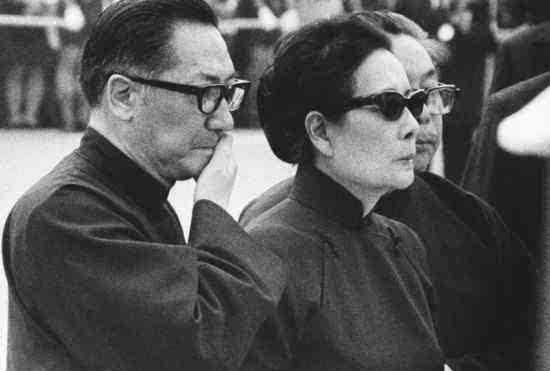 医疗小组|蒋介石的最后一个清明节：早上和蒋经国谈笑风生，午夜驾鹤归西