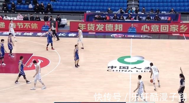 李春江|难堪!郭昊文无人防守秀扣篮,李春江国骂问候马布里