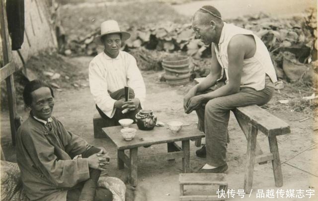 发呆|晚清时期老照片,八旗子弟游手好闲遛鸟,妇女在麻将桌前发呆