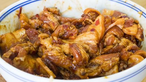 五花肉老做法，上锅蒸一蒸就出锅，一层比一层香，好吃不腻口