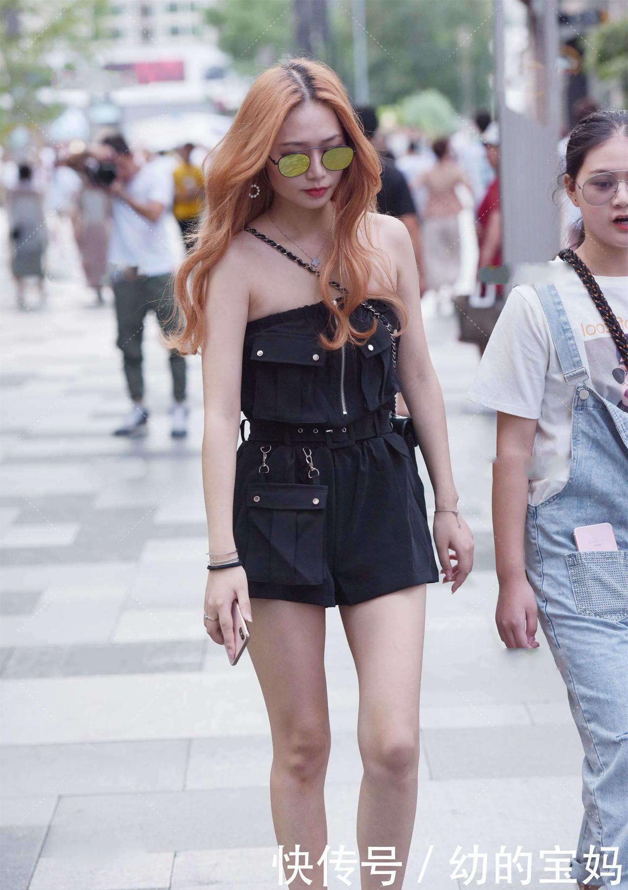 一字肩上衣也可以穿出职场范儿,黑色一字肩套装穿上显职场风格