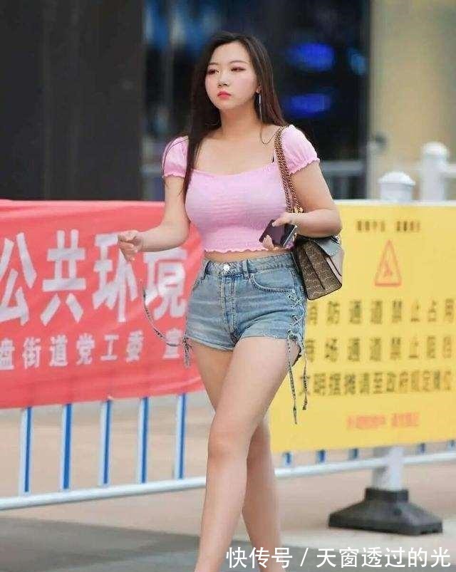 装扮 穿上华丽优雅女神范的瑜伽裤装扮,简约不失雅致,楚楚动人