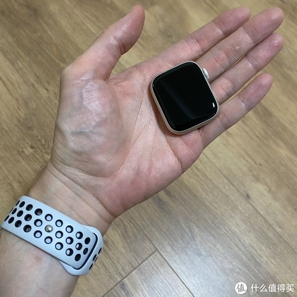 iphone|我的跑步装备 篇一百一十五：完全可以当跑表！Apple Watch S7 Nike 45mm蜂窝版（附与5代对比）