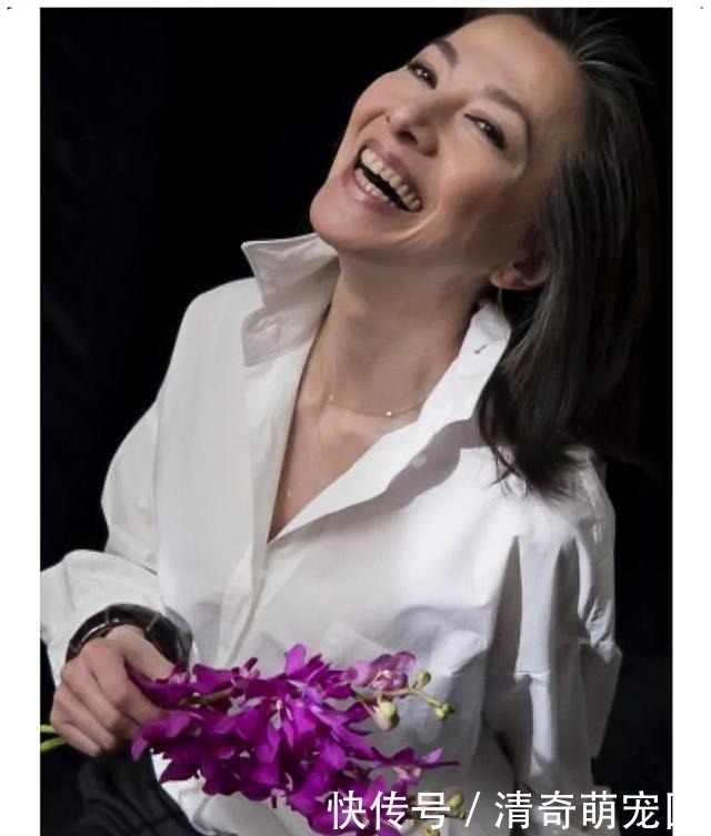 发量|60岁左右的女人,过年别再烫“大妈卷”!四款减龄发型,更好看