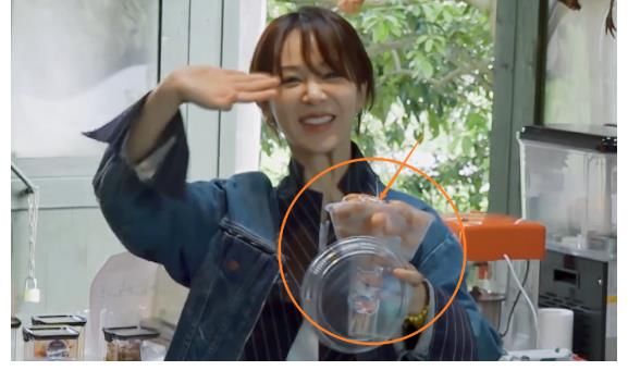 蘑菇屋|蘑菇屋里楊紫最愛的烤腸，本以為她只帶走一根，結果讓觀眾看傻眼