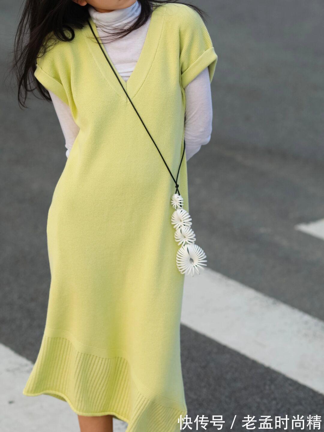 搭配|秋天精选:时尚博主小姐姐演绎针织连衣长裙+打底衫,优雅与个性