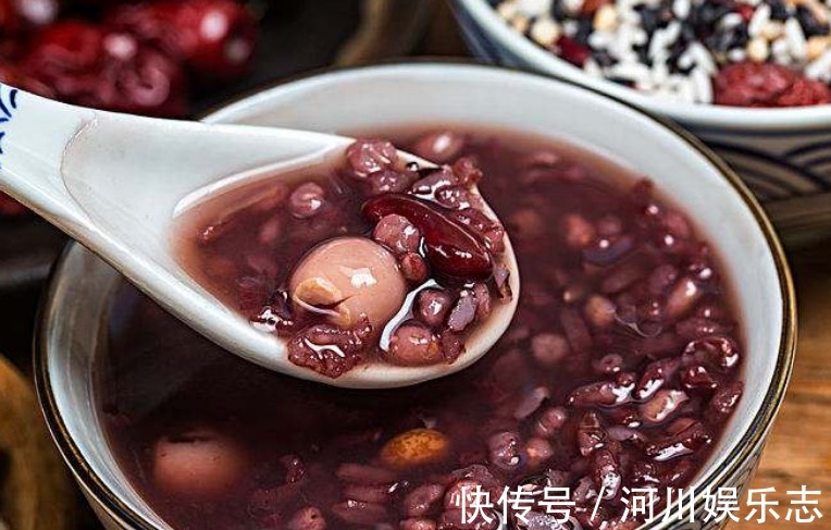 红豆黑米粥|天然的“阿胶”找到了,每天喝一碗,气血足了,脸色越来越红润