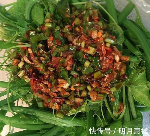 斑点|女性睡前常吃3种食物,能排毒养颜,淡化斑点,皮肤更光滑!