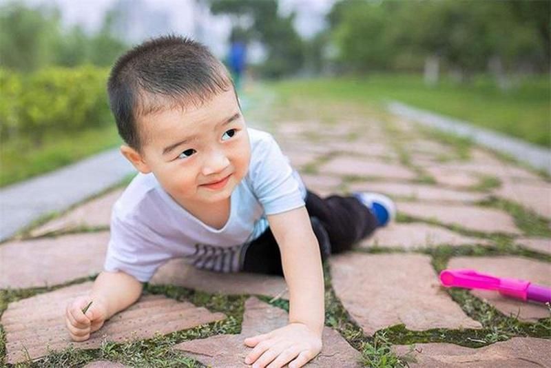 宝宝|为何宝宝会走路了反而总求抱抱？看完这些理由，你不会忍心拒绝了