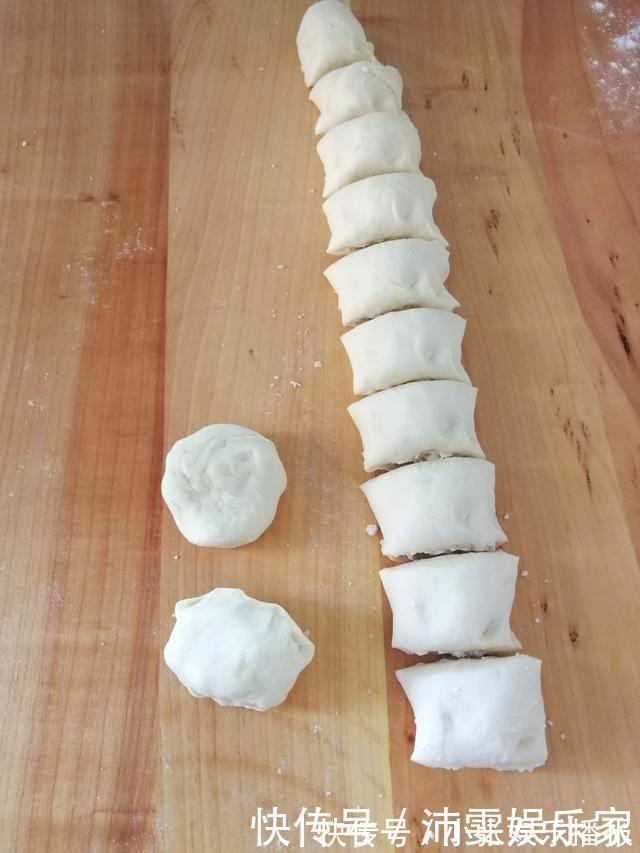 做法|又酥又软的油酥饼，咬一口好香啊，吃一次还想吃，做法真的好简单