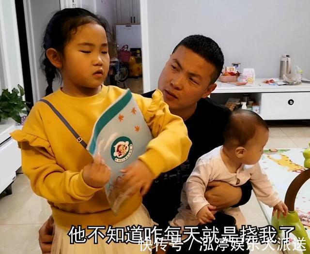 小宝|大女儿吃醋想让爸爸抱,没想小儿子醋意更大,爸爸能分身多好