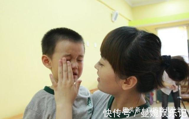 父母|宝妈把儿子出生日期改为8月31日,当年暗自高兴,如今却后悔不已