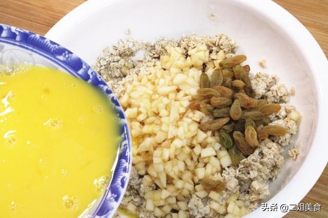 电饼铛|把苹果倒入燕麦片中，太厉害了，80岁奶奶教我的做法，简单实用