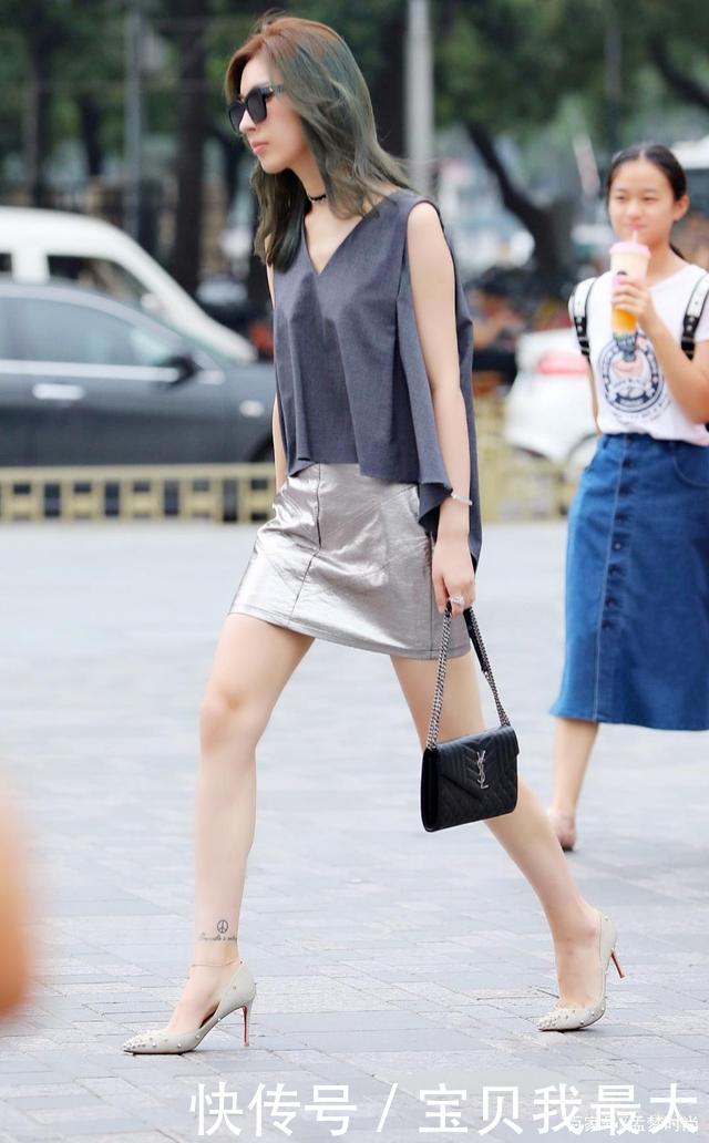 紧身|无袖背心搭配紧身包臀裙,女生的小心机,好看又显瘦