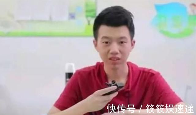 16岁男孩手写“印刷体”走红,获百万网友点赞,背后原因让人心酸