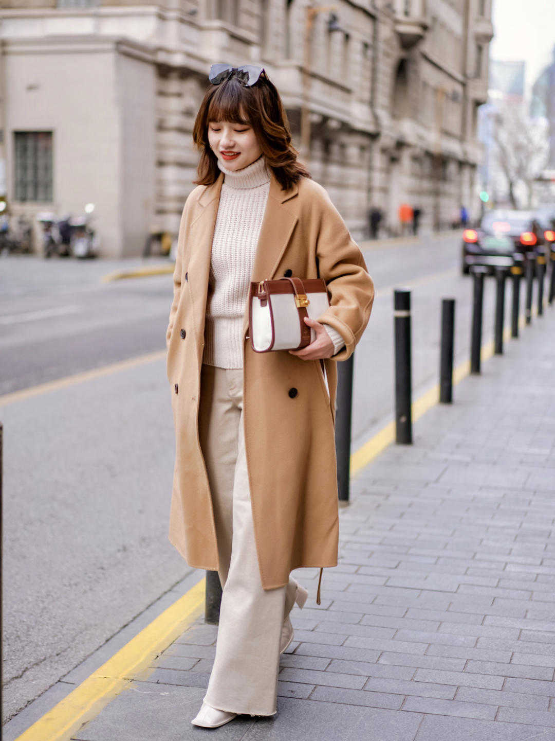 针织衫 一件卡其色裤子的时尚感,秋冬就要这么穿,简直太高级了
