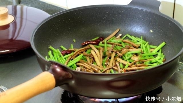 成人|9成人不吃这菜，4元1斤很便宜，痰多老咳嗽就吃这菜，1天见效