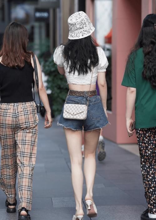 休闲|是时候准备夏装了，清爽短裤是个不错的选择，休闲百搭又显身材