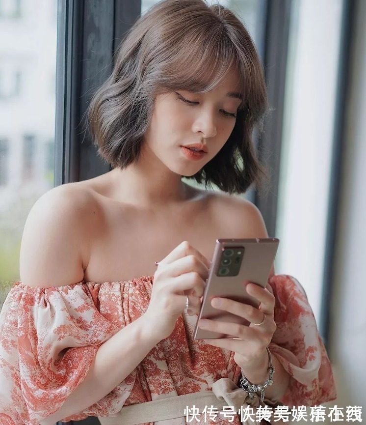 圆脸 秋季发型别乱剪!这几款高颜值刘海了解一下,谁试谁好看!