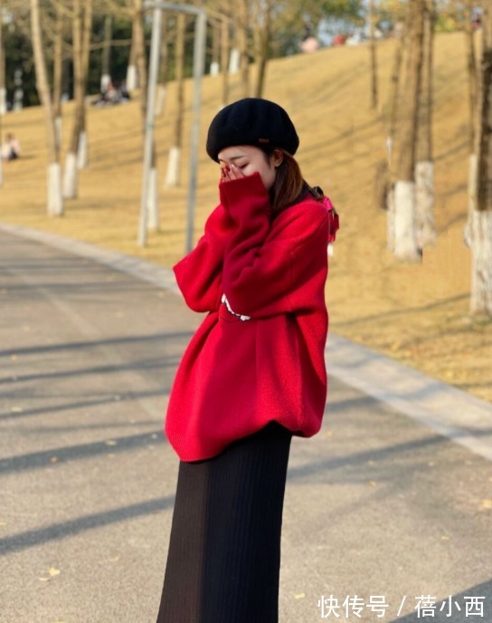 斜挎包 “针织衫”总是穿得平平无奇?建议你从颜色入手,轻松显白好几度