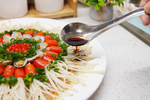 花甲|年夜饭的压轴菜,几样简单一蒸,“花团锦簇”端上桌,团圆又喜庆