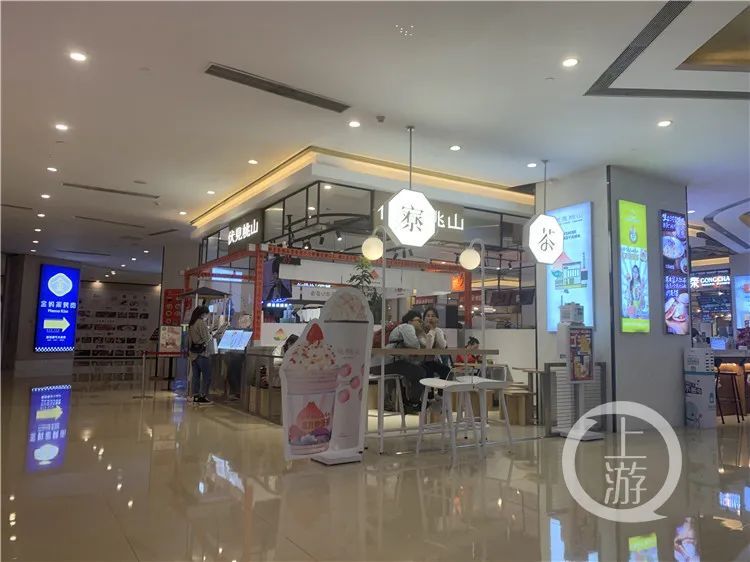 三分之一|喝了个寂寞！网红奶茶大杯三分之一是空的