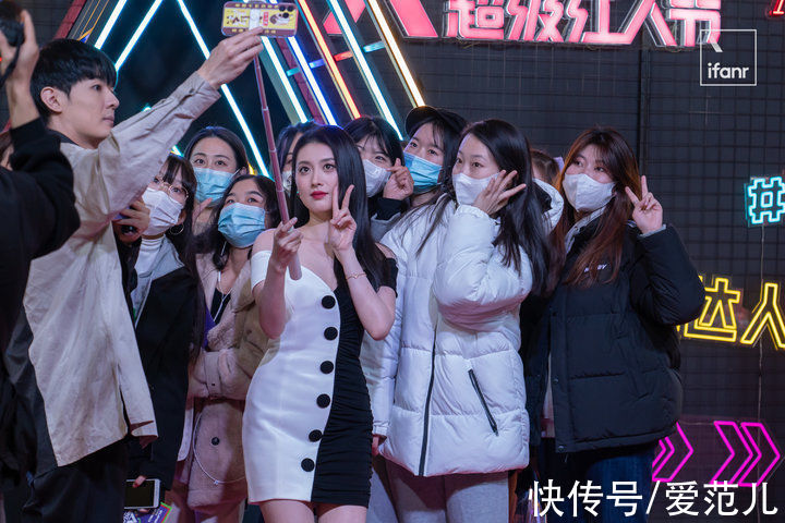 专注社交，微博是红人们的一张「名片」