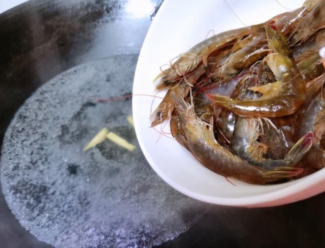  步骤|做白灼虾时，不可直接加水煮，多加1个步骤，虾鲜嫩滑还无腥味