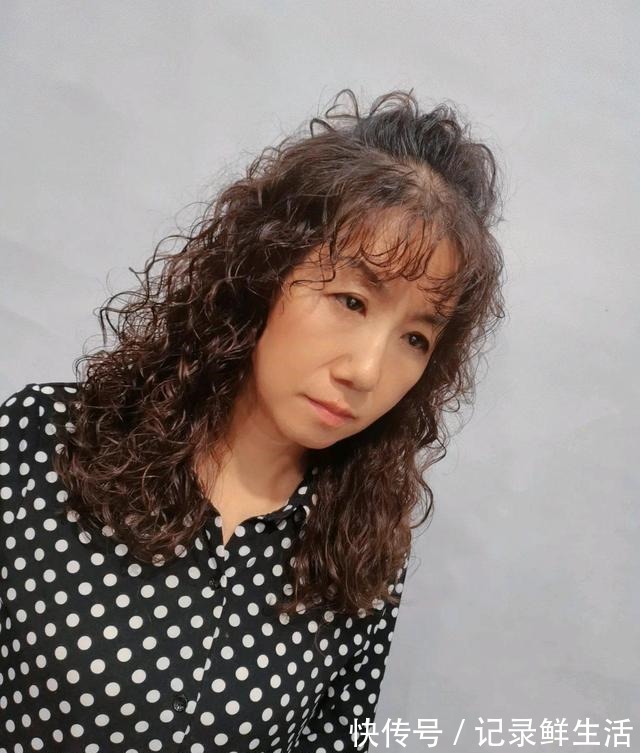 穿搭","m":"c4cf322434381188dca137cd8856870d35ae357","nlabel":"stat_3045611159:zm.news.so.com:54+N5oOc5Lul5b6A55qE57yY5YiG5LiO5oSf5oOF,pageType_zmt,glevel_3","ntag":"tfashion;sfashion_时尚;kfashion_1:穿搭;kfashion_1:打底裤;c