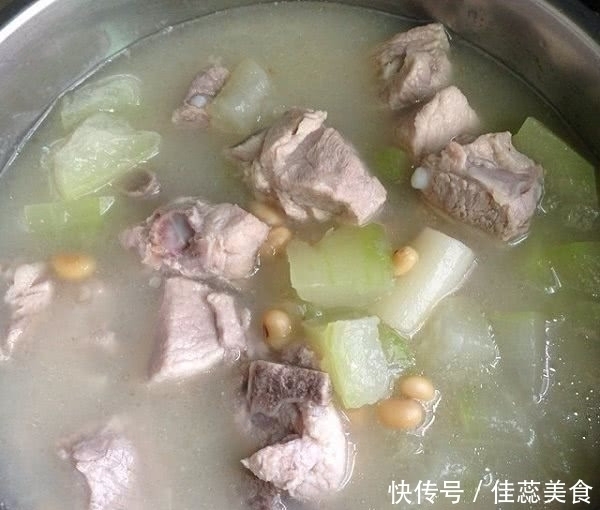 炖排骨汤时，“最忌”这3味料，平时炖汤不注意，难怪味道怪