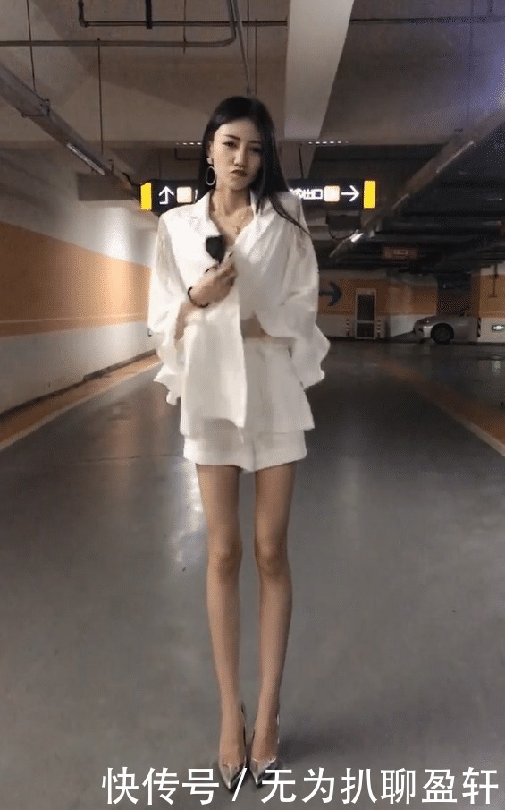 小姐姐|停车场里的筷子腿美女,这身材太骨感了!