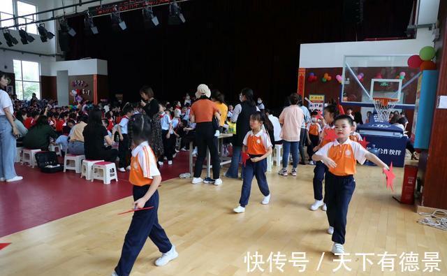 绘本|《大卫,不可以》被批教坏孩子?爸妈抓住这几个点,孩子是非分明