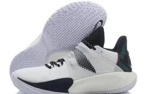 袜套 开学不来双新鞋穿?2021年最新四款实战篮球鞋盘点