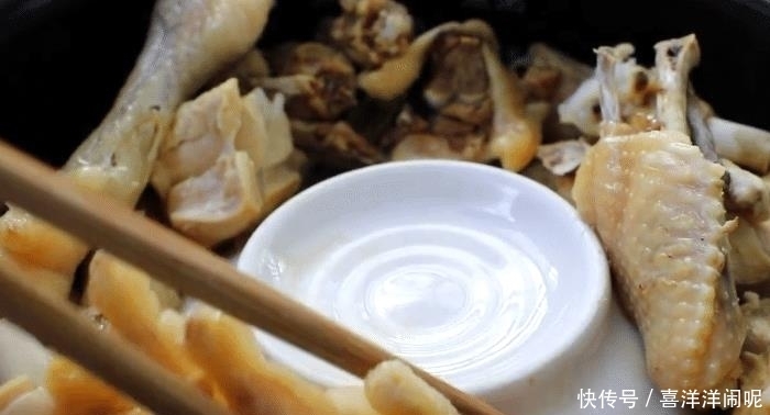 多父母|分享一款雪梨焖鸡汤,甜鲜好吃,营养丰富,孩子爱喝的美味汤羹