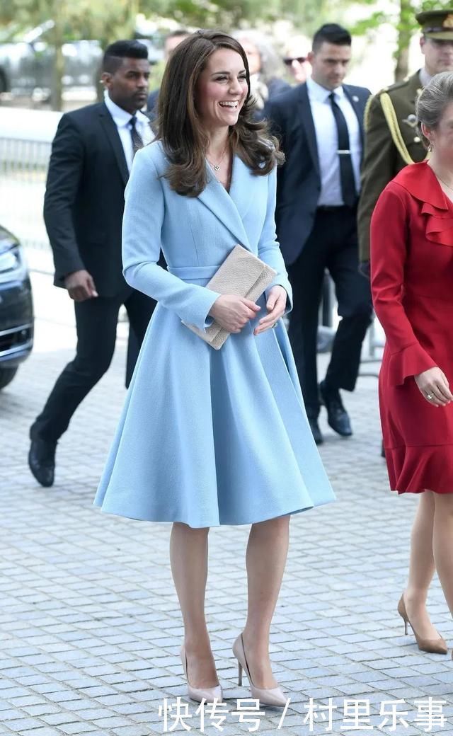 凯特王妃“正装”不一般天蓝色连衣裙气质优雅,还十分高级呢