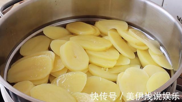 面团|土豆最香的做法，做法简单无难度，一做一大盘不够吃，太解馋了