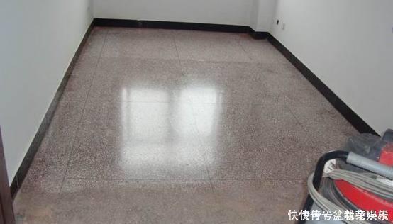 后悔学|越来越多人有钱人地板都不铺瓷砖了,这样装太聪明了,后悔学晚了