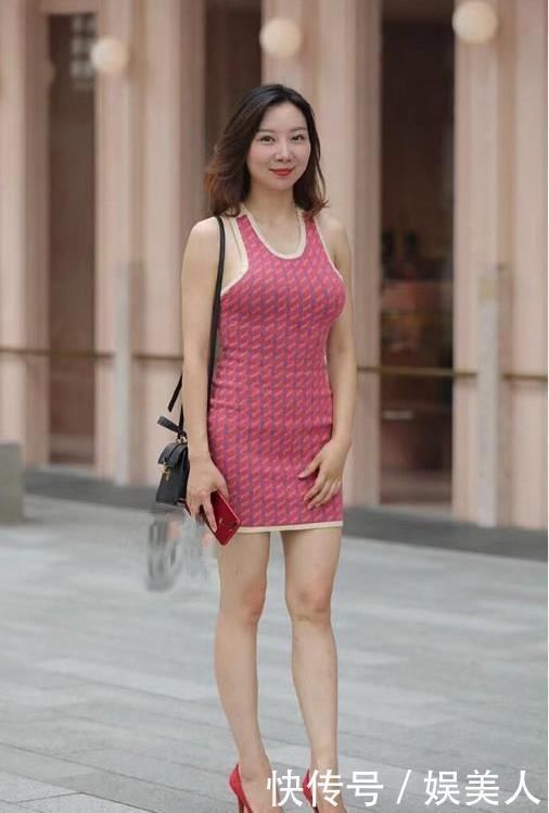 刻意|街拍妹子,俏丽性感,丰腴有致,无需刻意气质自来