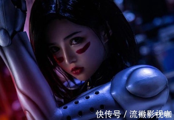 coser|女子穿“塑料袋”参加漫展,明明一丝不露,却让人害羞